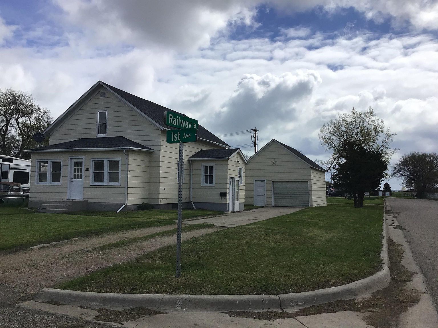 1707 1st Ave, Selby, SD 57472 MLS 76433 Zillow