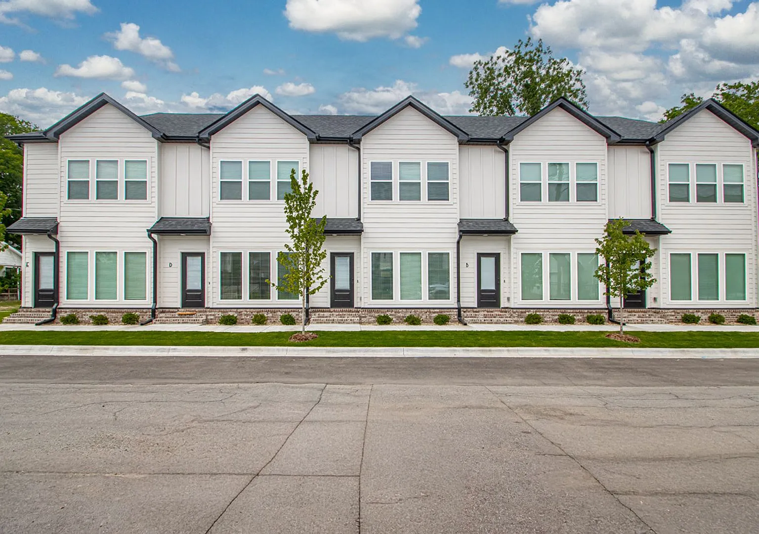 1 Bed Bath Townhome in Rockwater Village - Downtown North Little Rock — Photo 2