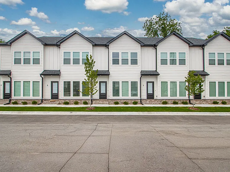 1 Bed Bath Townhome in Rockwater Village - Downtown North Little Rock — Photo 2