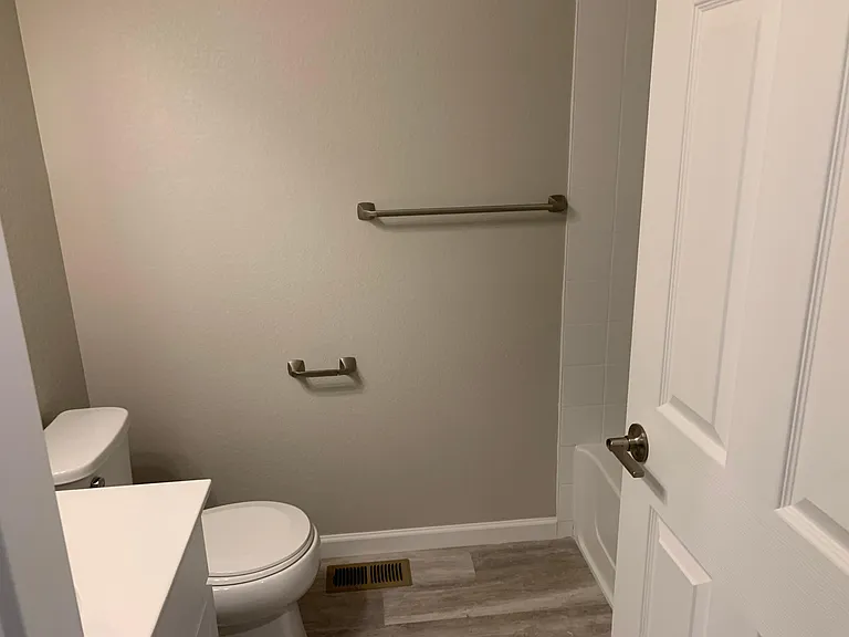 Upstairs Secondary Full Bath