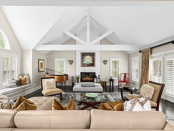 5th image of 4 Saddlebrook Ln