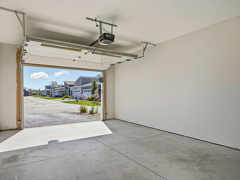 Burr Oak Commons — Photo 28