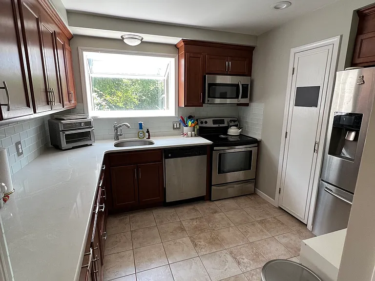 4417 Amherst Rd — Photo 3