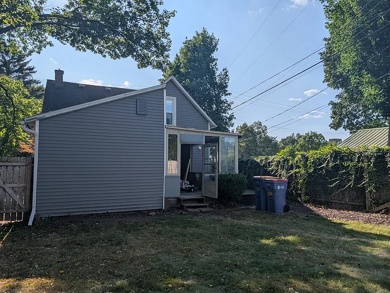 310 Eastern Ave NE — Photo 33