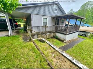 502 Green Valley Dr, Saint Albans, WV 25177