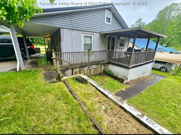 502 Green Valley Dr, Saint Albans, WV 25177