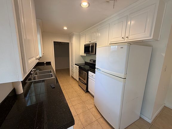 5th image of 1437 W Ball St