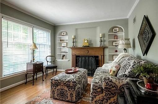 3rd image of 4939 Booth St