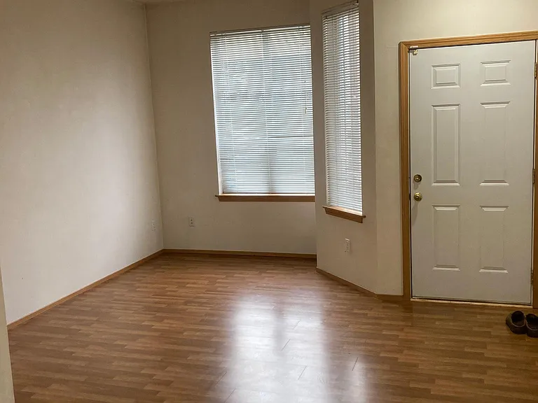 152 Florentia St #B — Photo 2