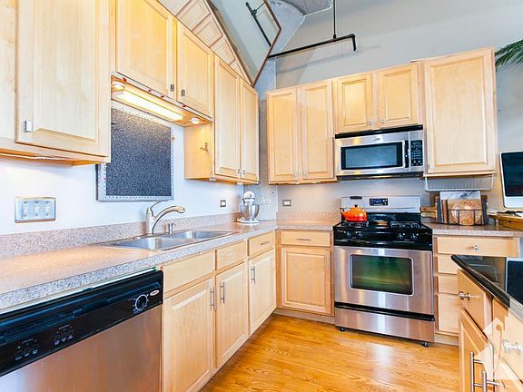 5th image of 3963 W Belmont Ave Unit 415