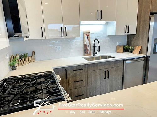 4th image of 5420 W Belmont Ave #2W