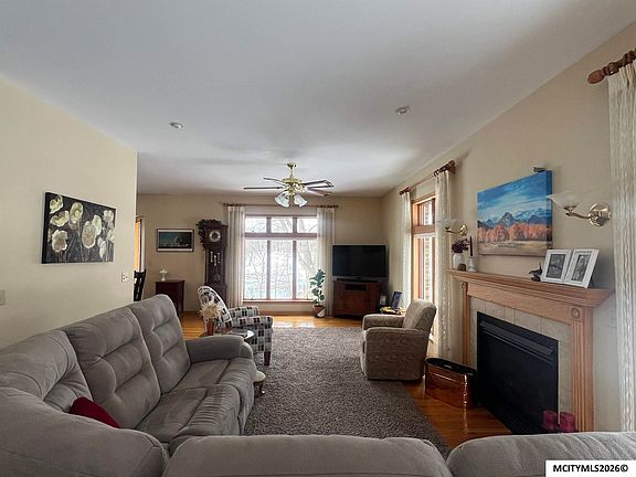 5th image of 601 Birch Ct