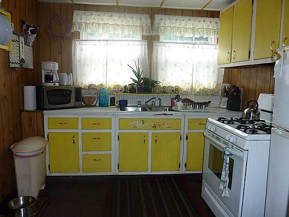 2nd image of 202 Scotch Hill Rd