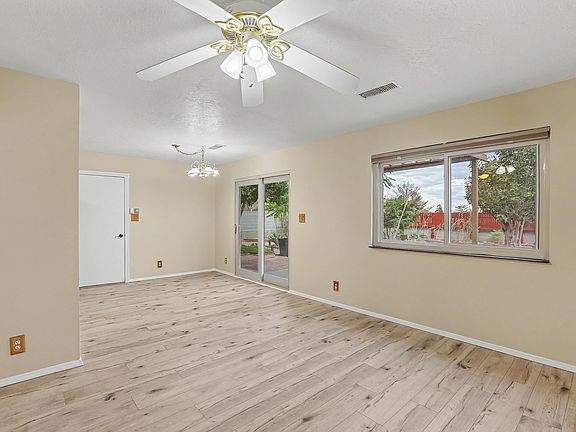 4th image of 4076 Montreal Loop NE
