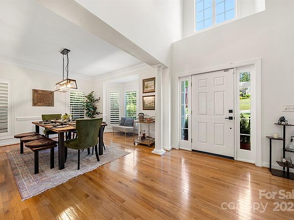 5th image of 221 Silvercliff Dr