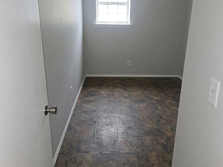 505 Oak St — Photo 11