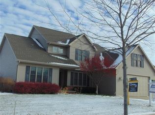 641 Roland St, Combined Locks, WI 54113