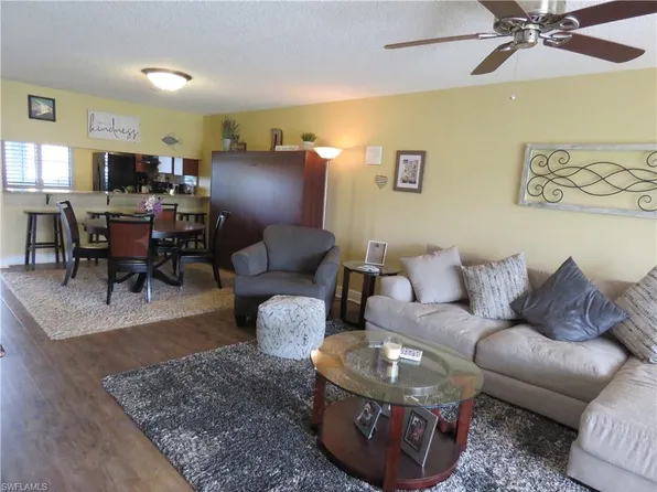 5725 Gage Ln APT 102E, Naples, FL 34113