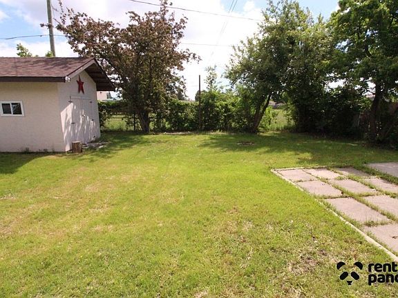 2nd image of 414 Pineview Bay #Basement