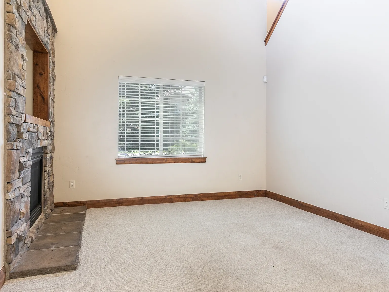4 bed, 2044 sqft, $3,400 — Photo 4