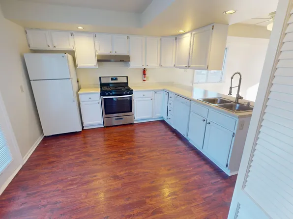 205 Adams St, Oswego, IL 60543