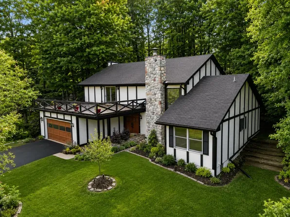 456 Roxbury Rd, Valparaiso, IN 46385
