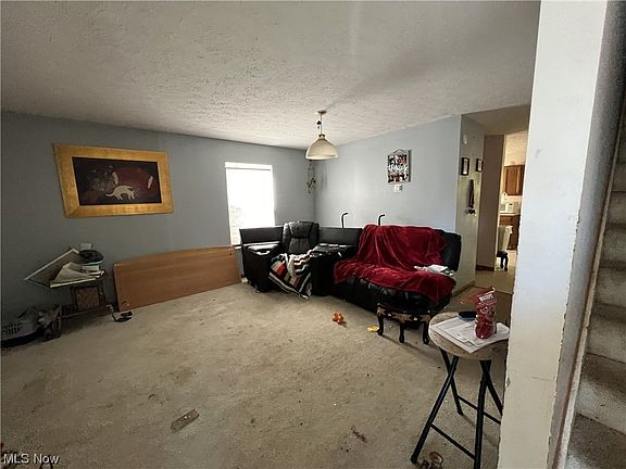 4th image of 9813 Elwell Ave