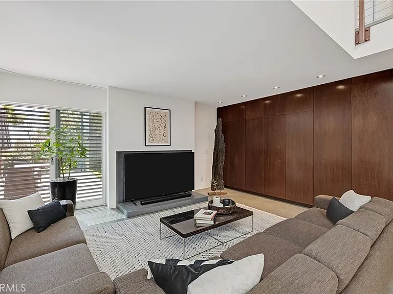 27 Driftwood St — Photo 4