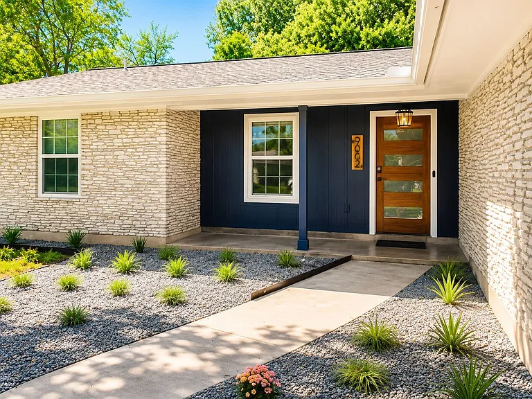 9002 Lodge Ct — Photo 1
