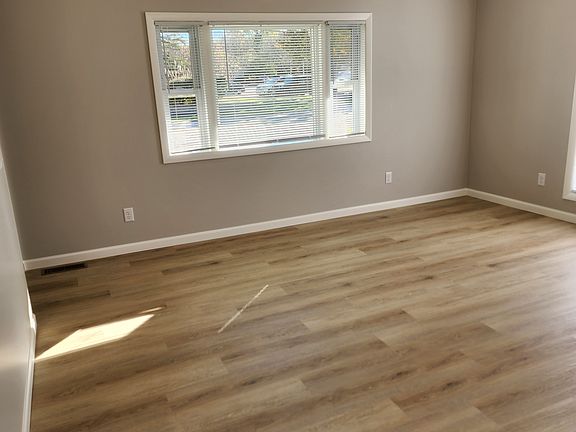 5th image of 10621 Navarre Rd SW Unit B