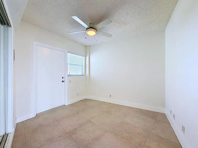 3250 NE 28th St #809 — Photo 11