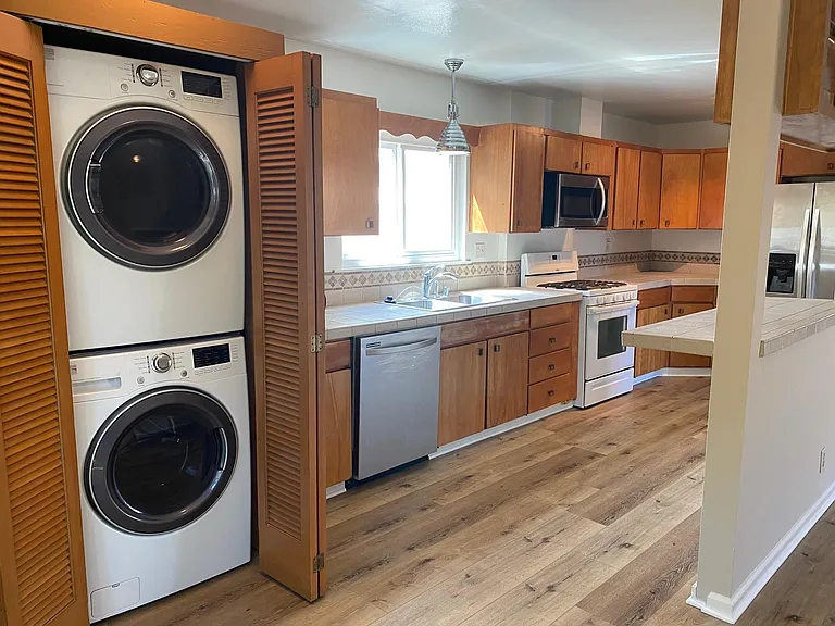 6526 Van Noord Ave — Photo 14