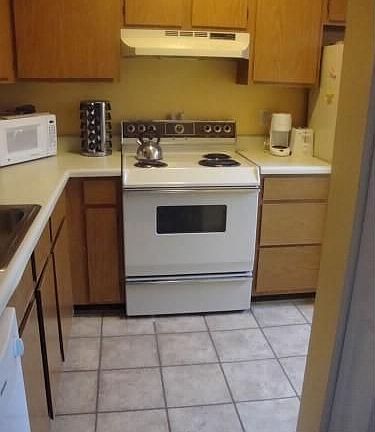5th image of 1410 Tenbury Dr