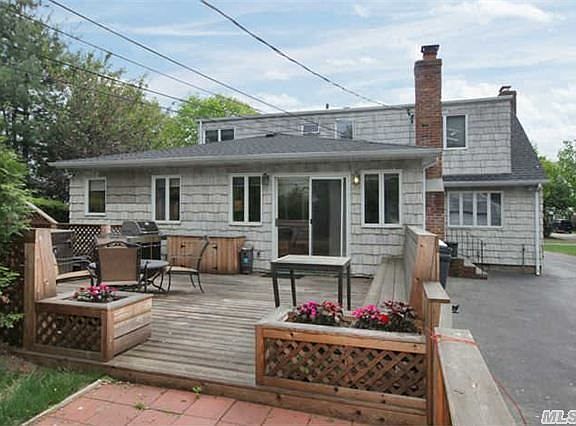 3rd image of 194 Nassau Blvd