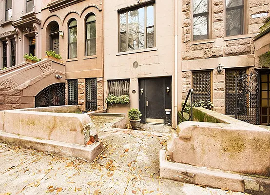 Sold by Warburg | media 20