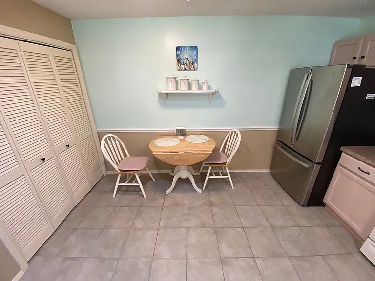 440 Canterbury Ct — Photo 17