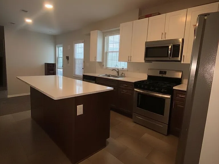 334 Bond St #2E — Photo 2