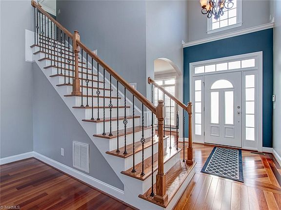 3rd image of 151 Scarlet Oak Ct