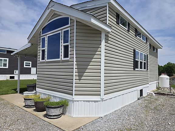 5th image of 11539 Lake Dr #127