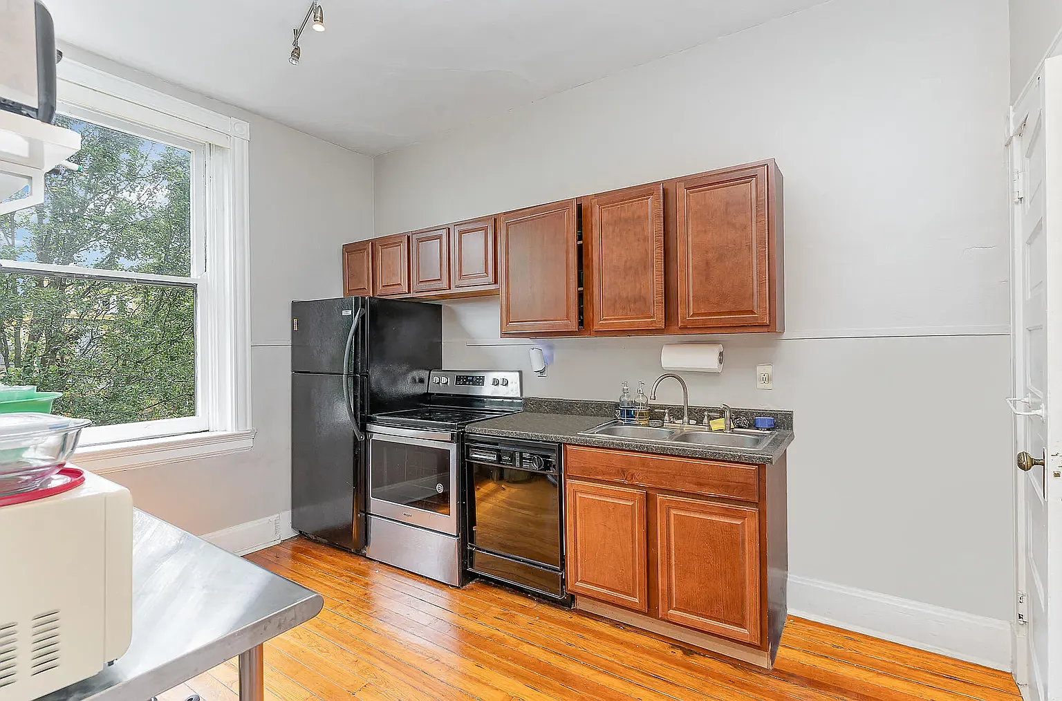 1 bed, 588 sqft, $1,325 — Photo 4