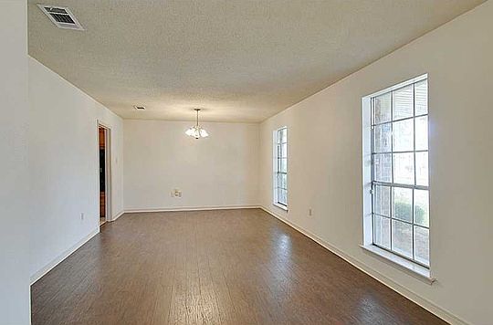 2nd image of 2309 Suwanee Dr