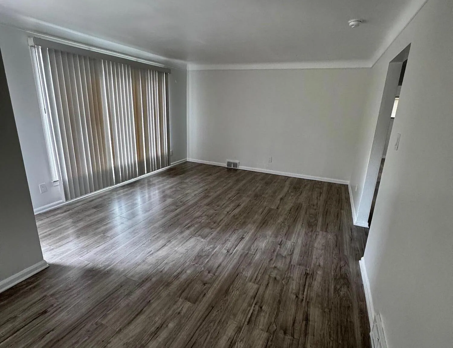 3 bed, 1.5 bath, 923 sqft, $1,450 — Photo 4