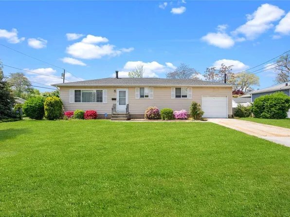 218 W 6th Street, Deer Park, NY 11729