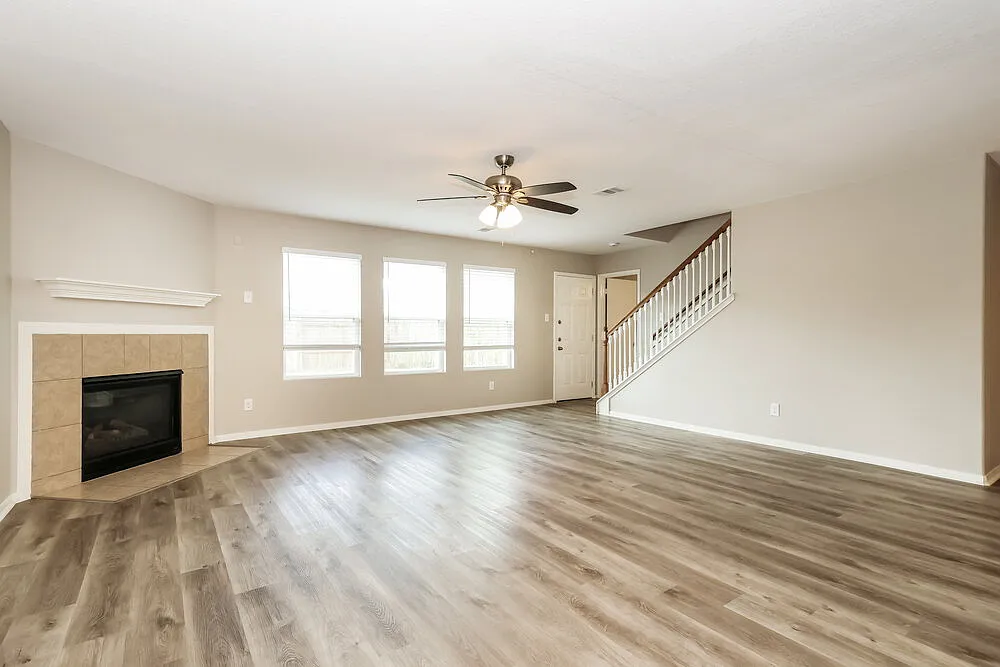 4 bed, 2.5 bath, 2377 sqft, $2,370 — Photo 4