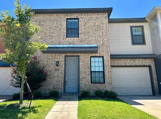 400 Hemphill St, Burleson, TX 76028