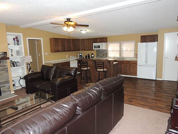 5th image of 147 Elaine Dr