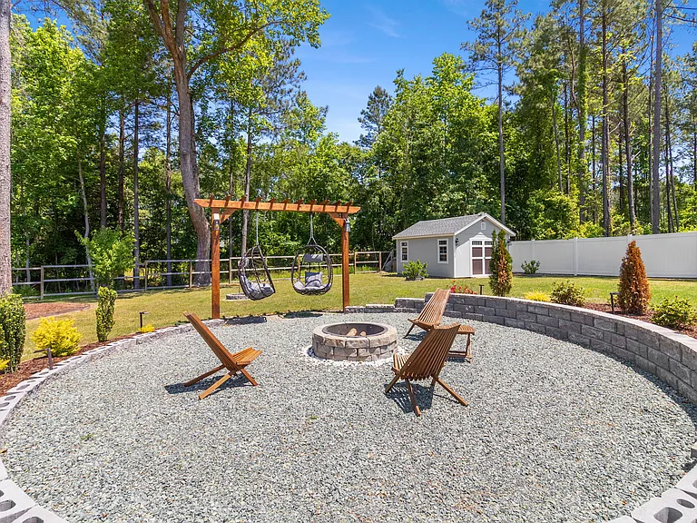 60 Melvill Ln — Photo 36