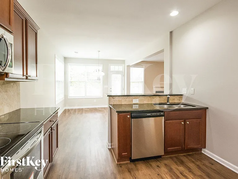 5779 Chatham Cir — Photo 5