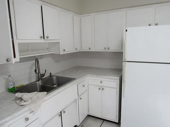 2nd image of 334 Duane St #3