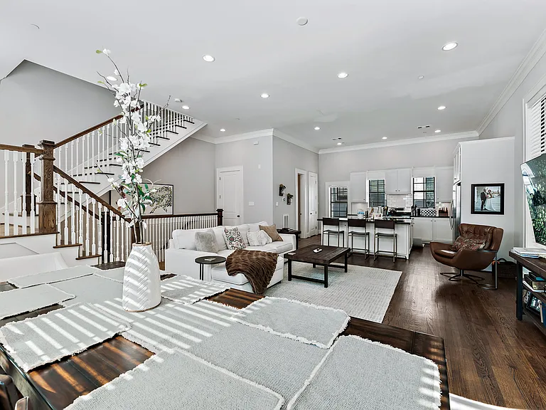 1504 Knox St — Photo 22